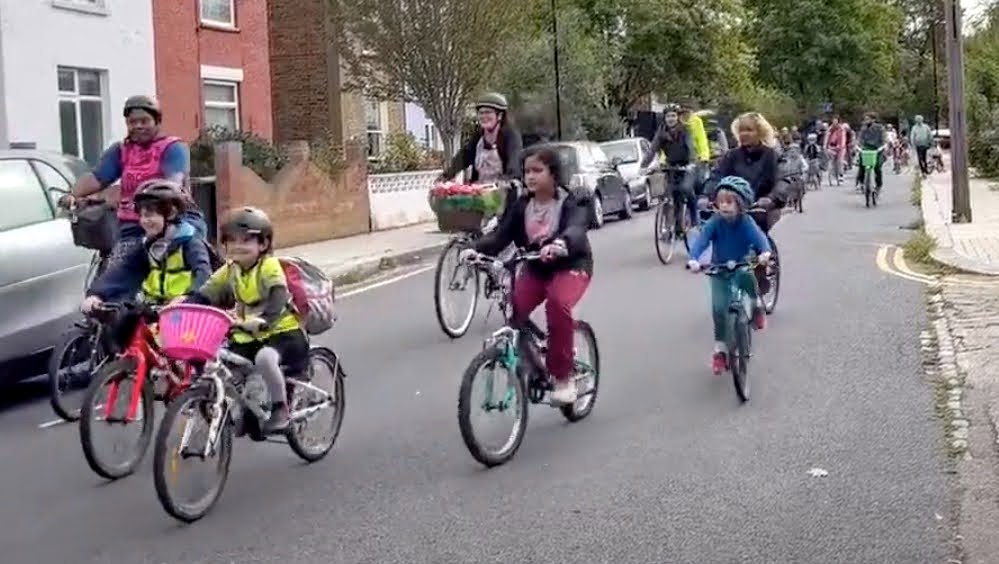 Family ride from Chestnuts Park to Lordship Rec
